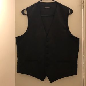 Men’s black vest